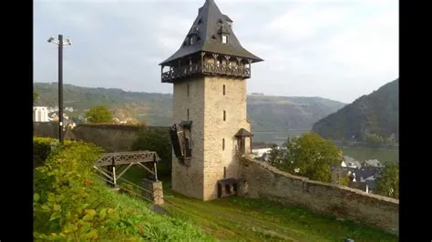  The Fibula of Weiler bei Bingen - Niezwykłe detale w misternie zdobionej fibulce!